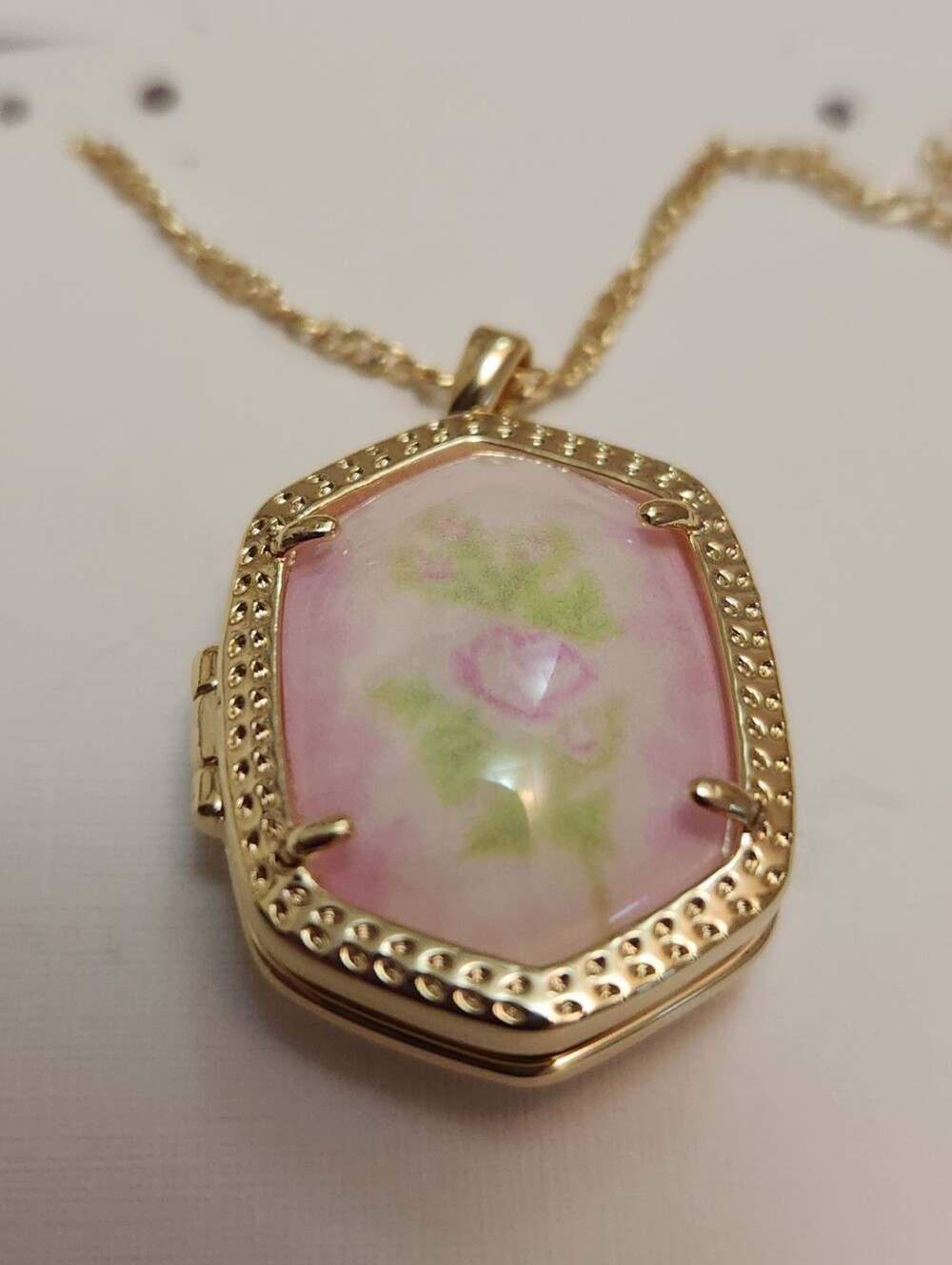 KENDRA SCOTT, PINK FLORAL LOCKET NECKLACE, NEW,BOW ON LOCKET BACK -CHAIN